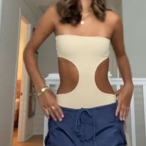 EDIKTED- VIVIE RIBBED CUT-OUT BODYSUIT